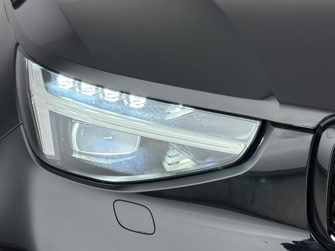 Volvo XC40 thumbnail Lights Front