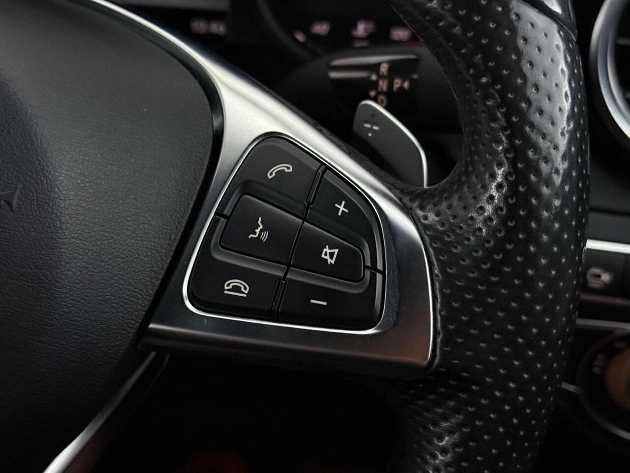 Mercedes-Benz GLC thumbnail Misc Controls