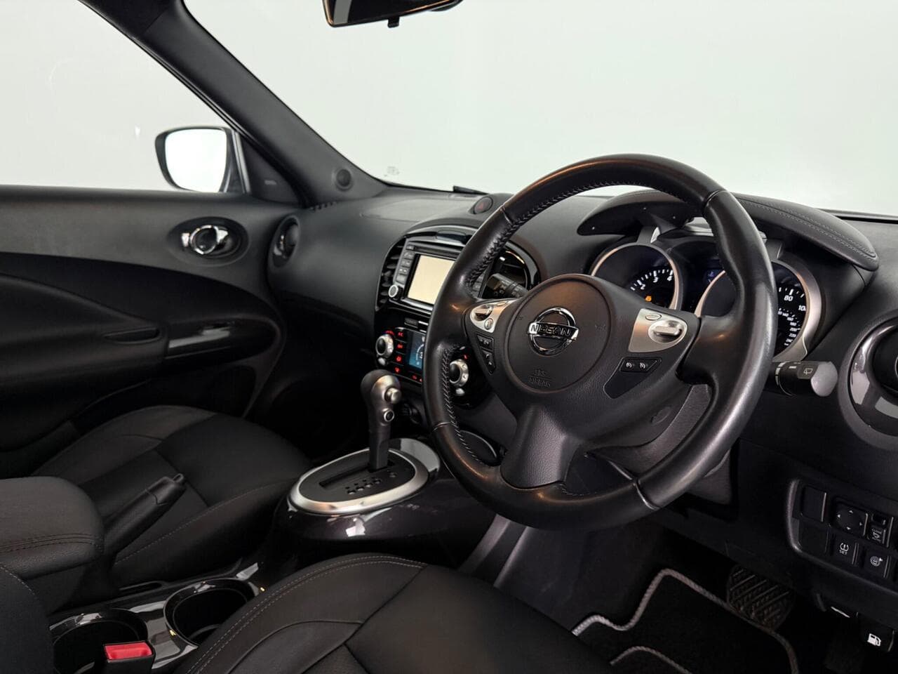 Nissan Juke thumbnail Interior Front