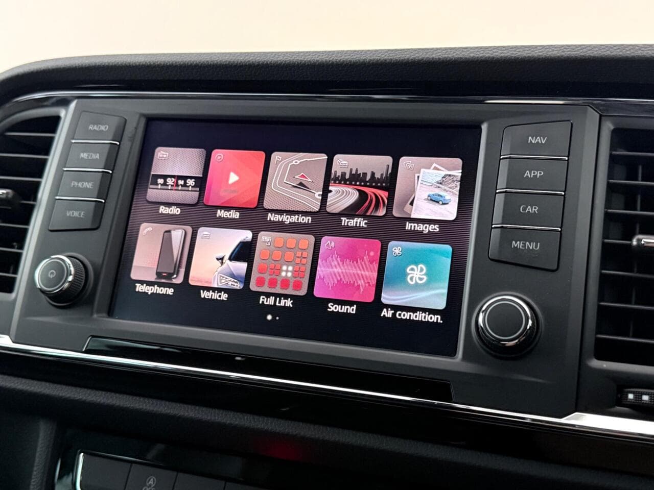 SEAT Ateca thumbnail Infotainment System