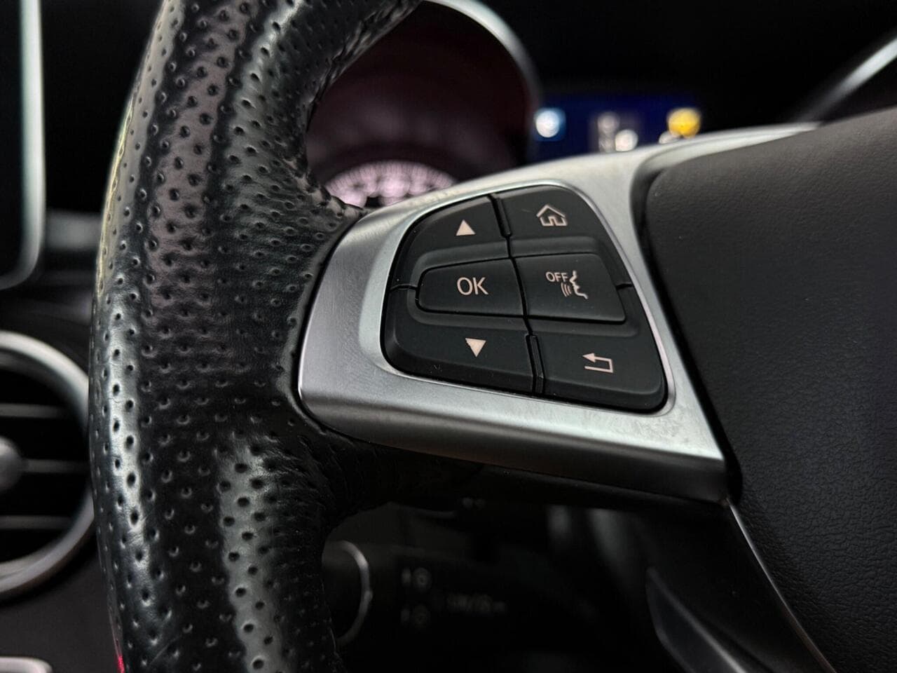 Mercedes-Benz GLC thumbnail Misc Controls