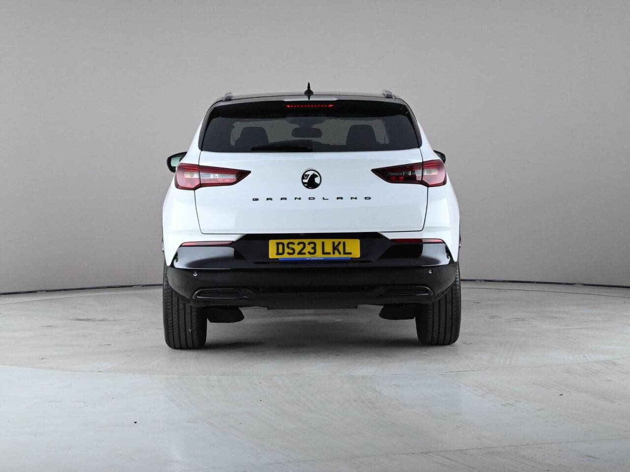 Vauxhall Grandland thumbnail Rear