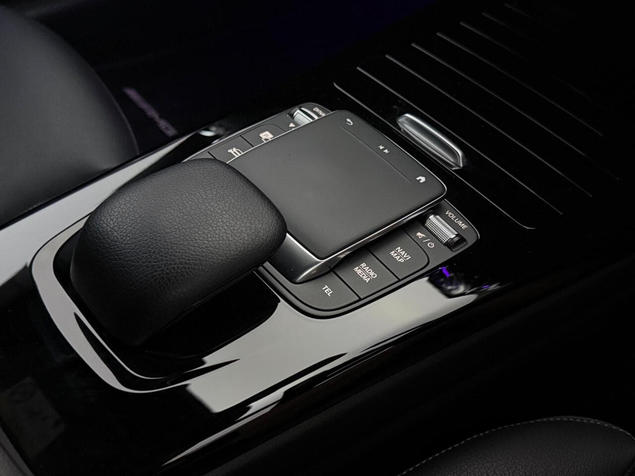 Mercedes-Benz CLA thumbnail Interior Front