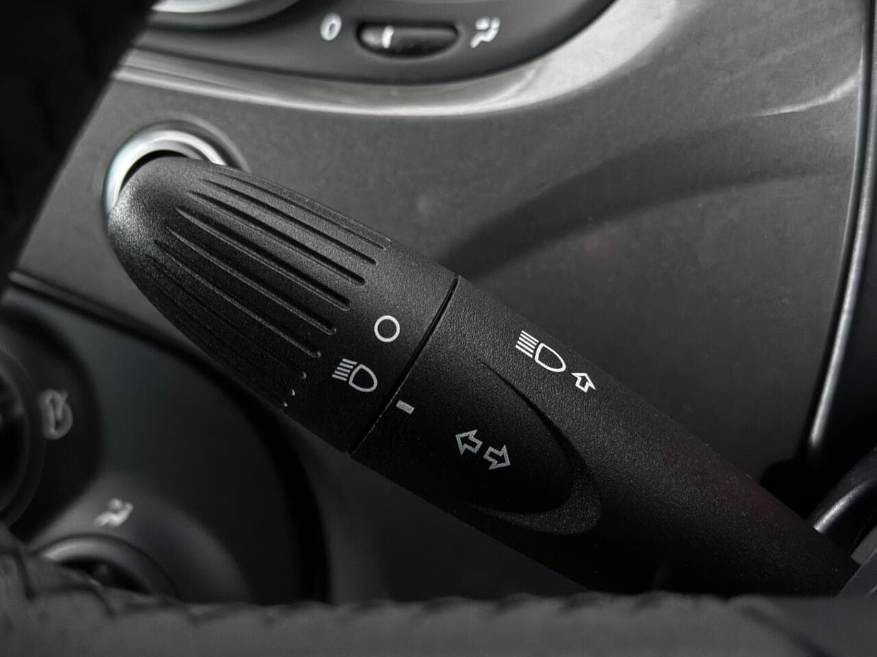 Abarth 595 thumbnail Misc Controls