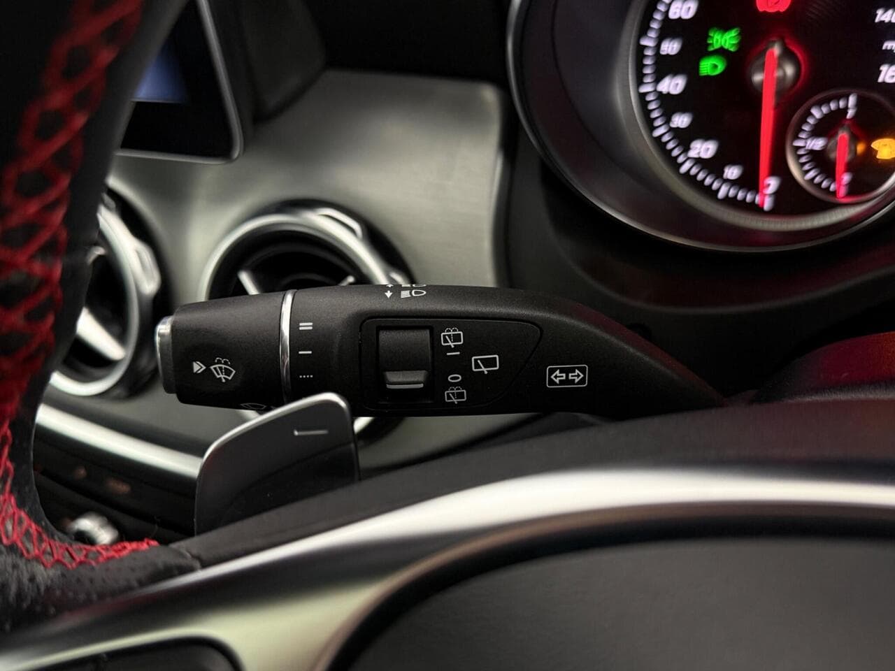 Mercedes-Benz GLA thumbnail Misc Controls