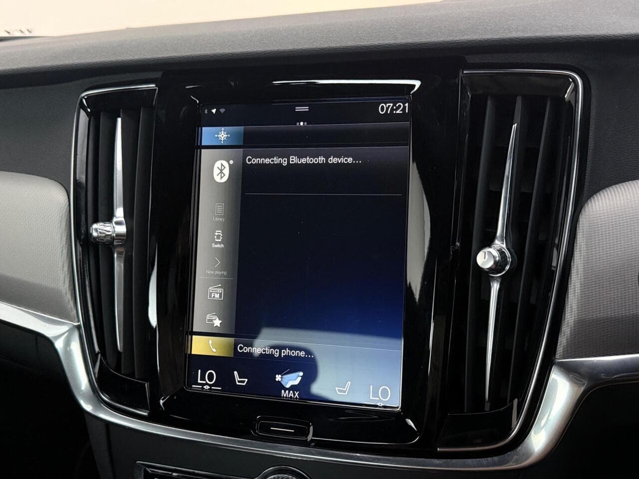 Volvo S90 thumbnail Infotainment System