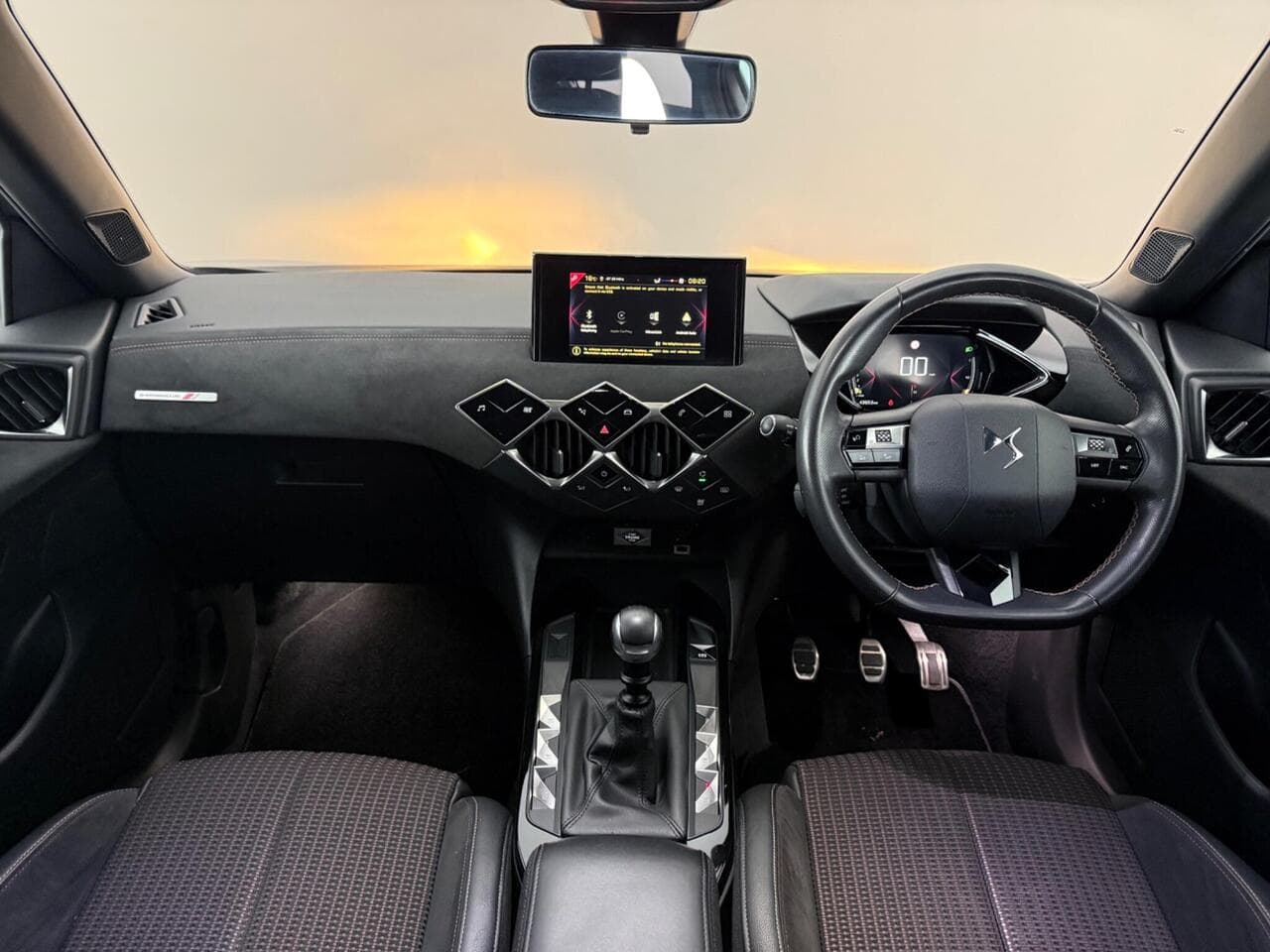 DS AUTOMOBILES DS 3 CROSSBACK thumbnail Interior Front