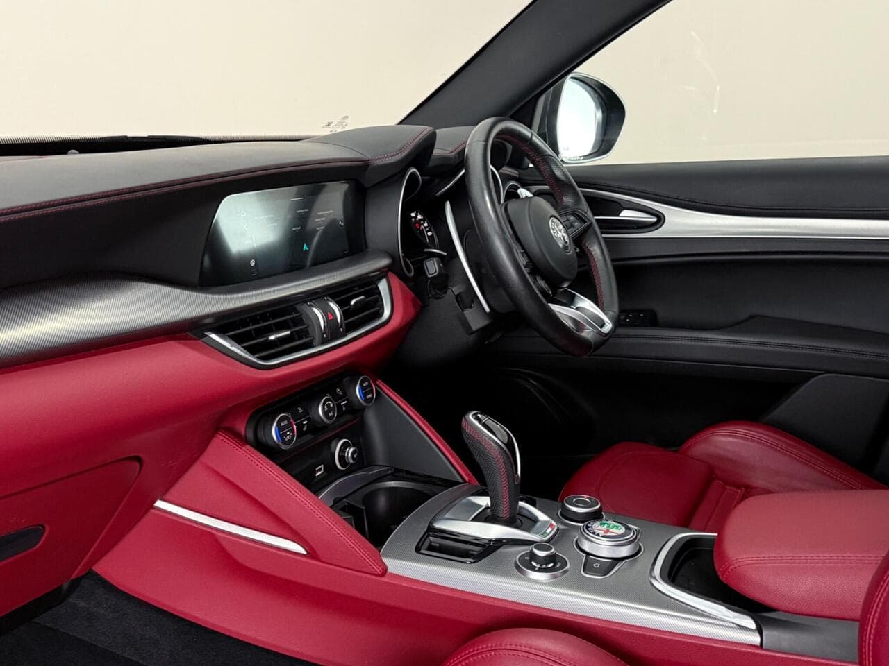 Alfa Romeo Stelvio thumbnail Interior Front