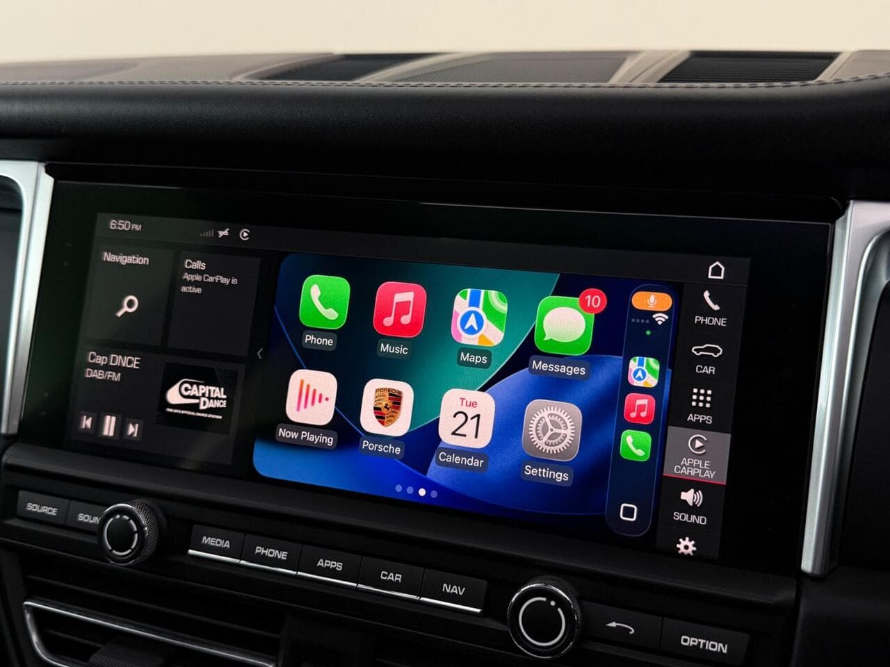 Porsche Macan thumbnail Infotainment System