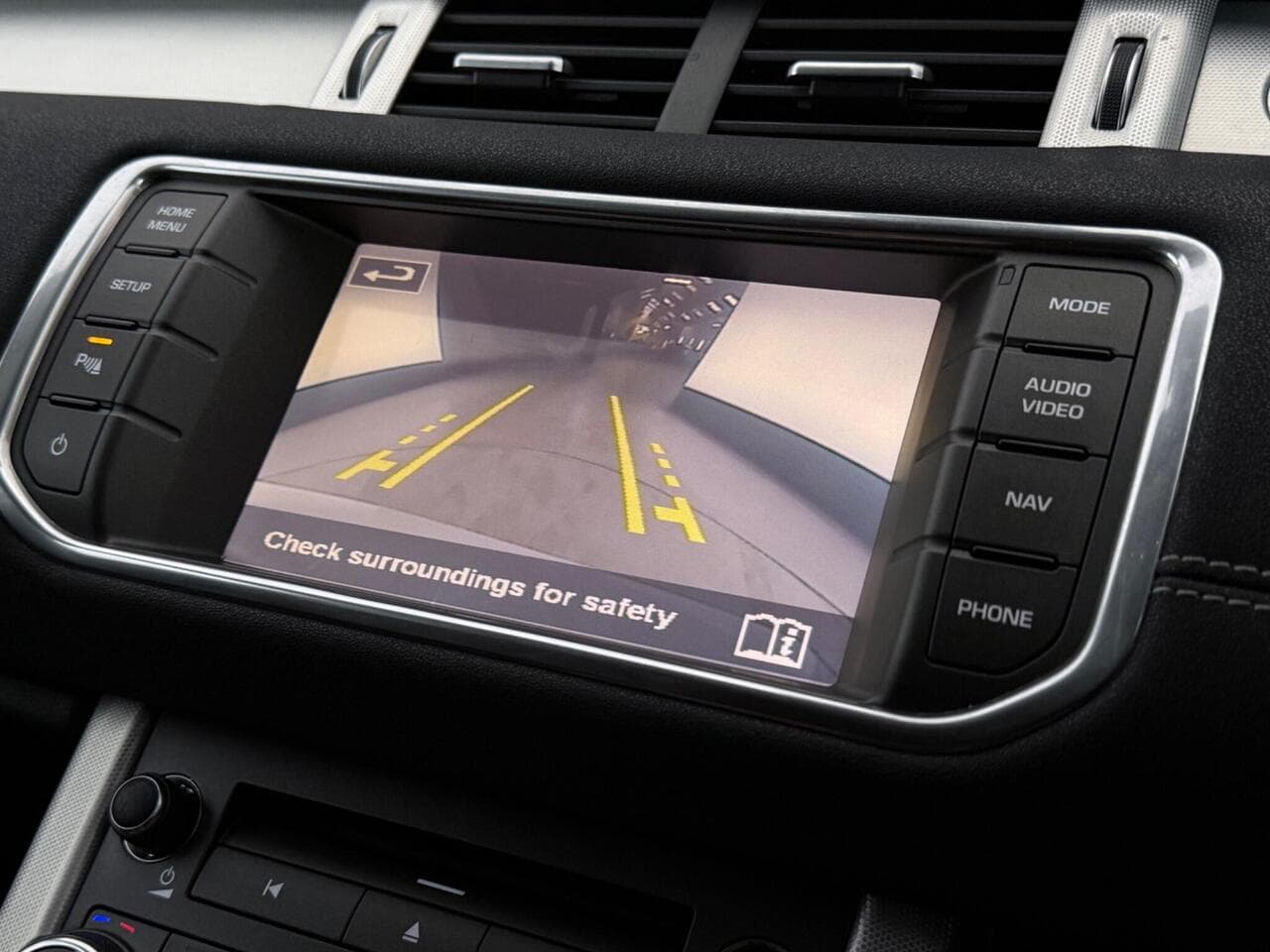 Land Rover Range Rover Evoque thumbnail Infotainment System