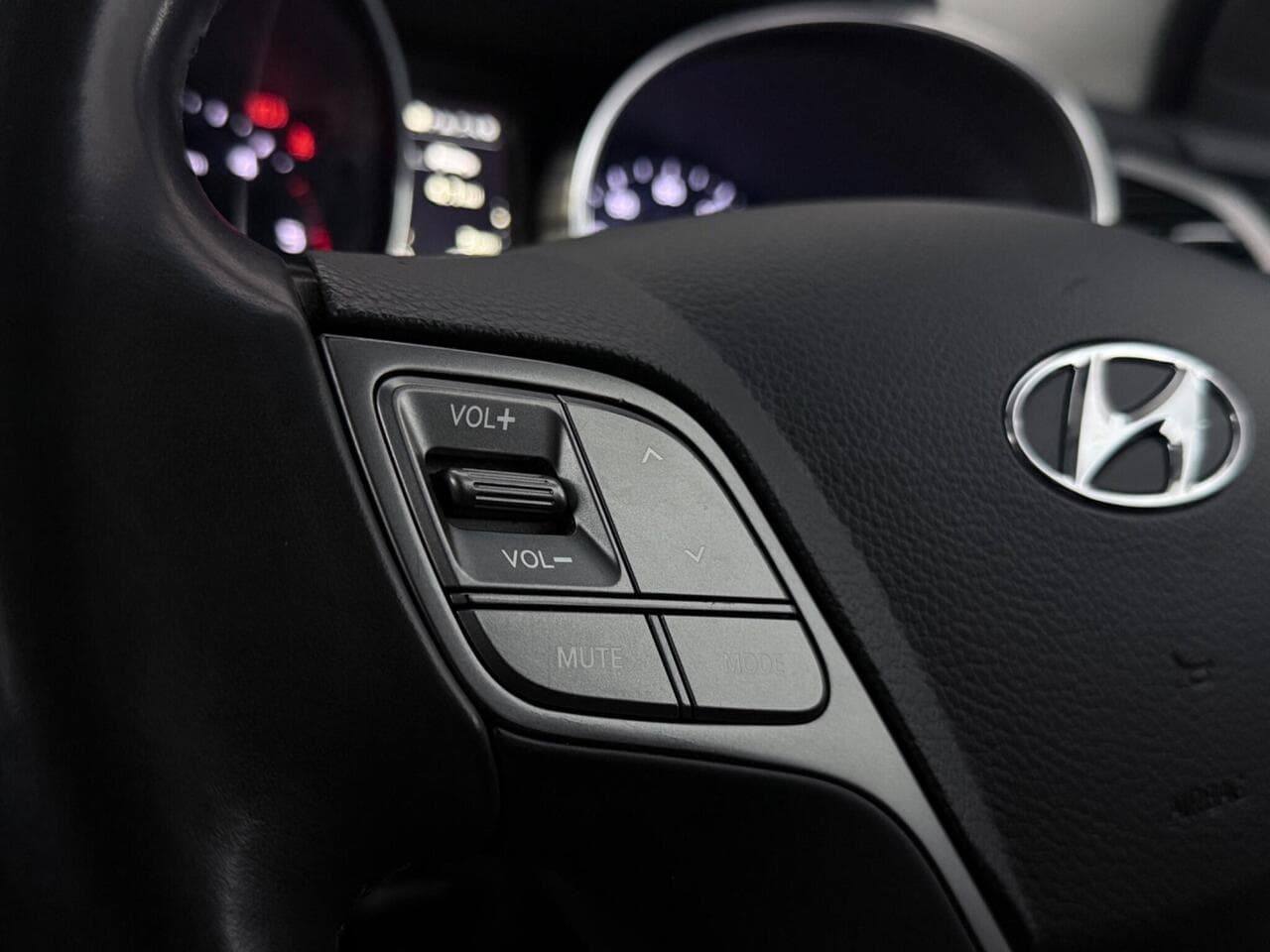 Hyundai Santa Fe thumbnail Misc Controls