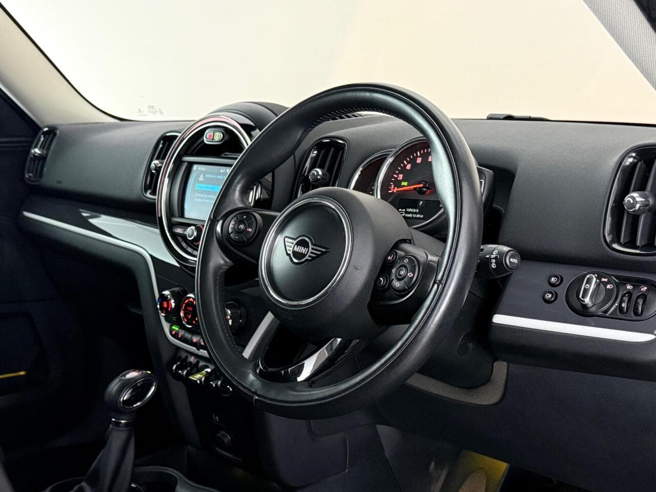 MINI Countryman thumbnail Interior Front