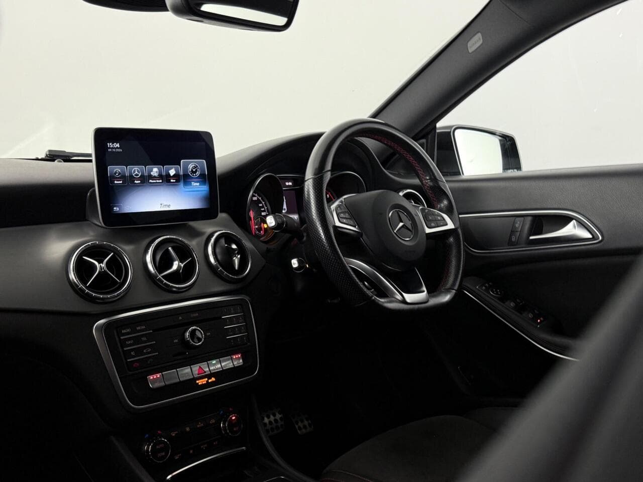 Mercedes-Benz CLA thumbnail Interior Front