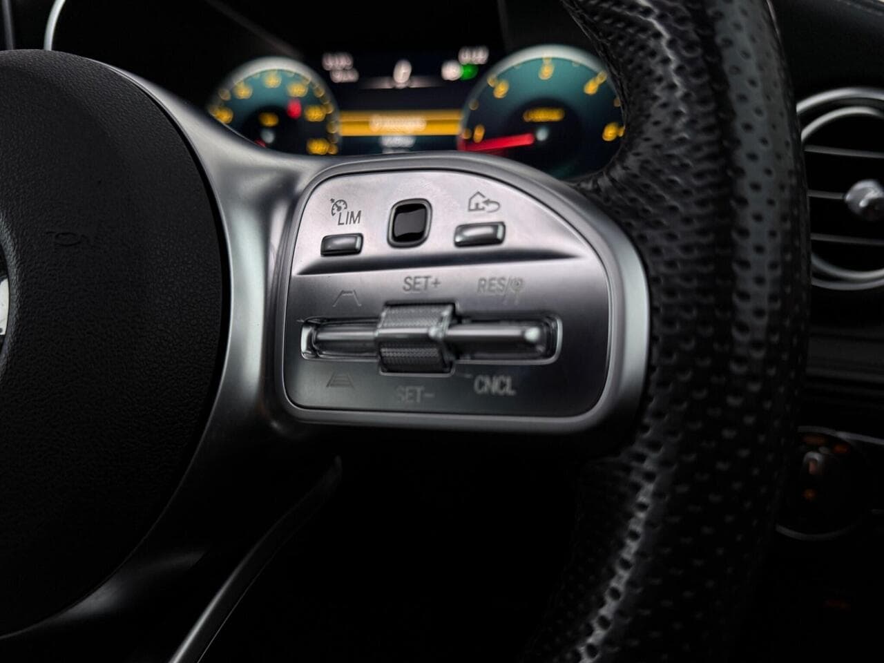 Mercedes-Benz GLC thumbnail Misc Controls