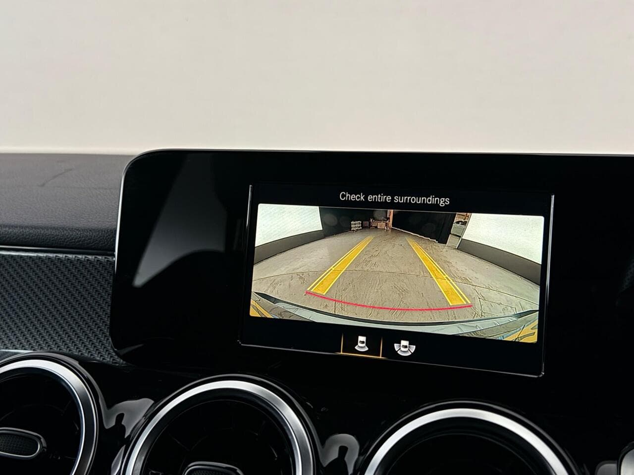 Mercedes-Benz GLB thumbnail Infotainment System