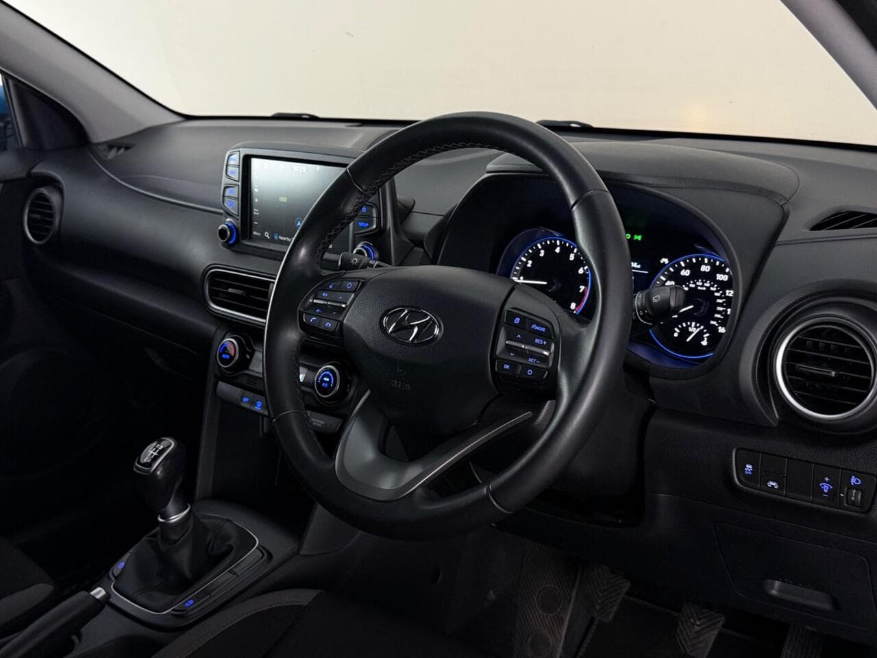 Hyundai KONA thumbnail Interior Front