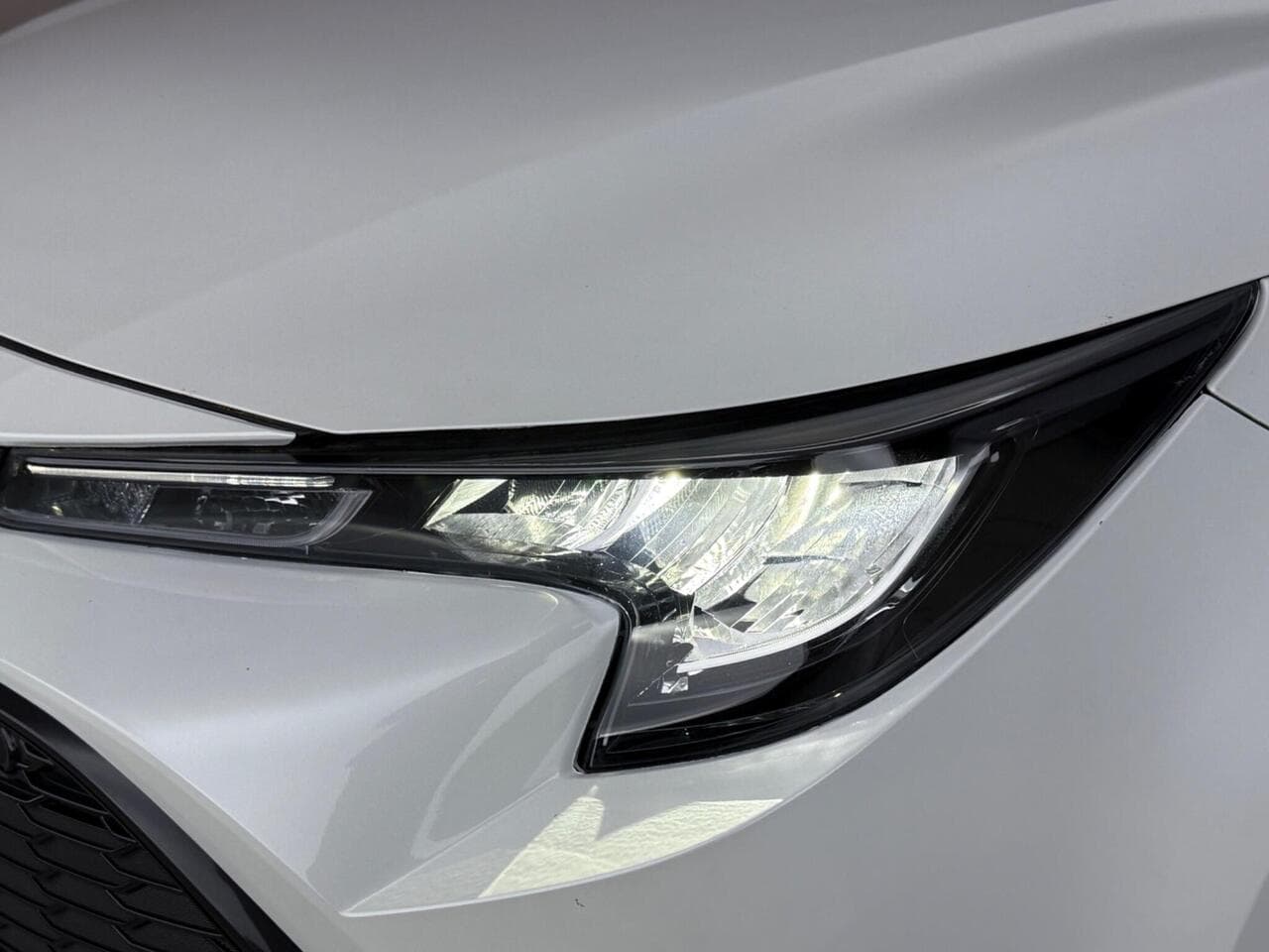 Toyota Corolla thumbnail Roof