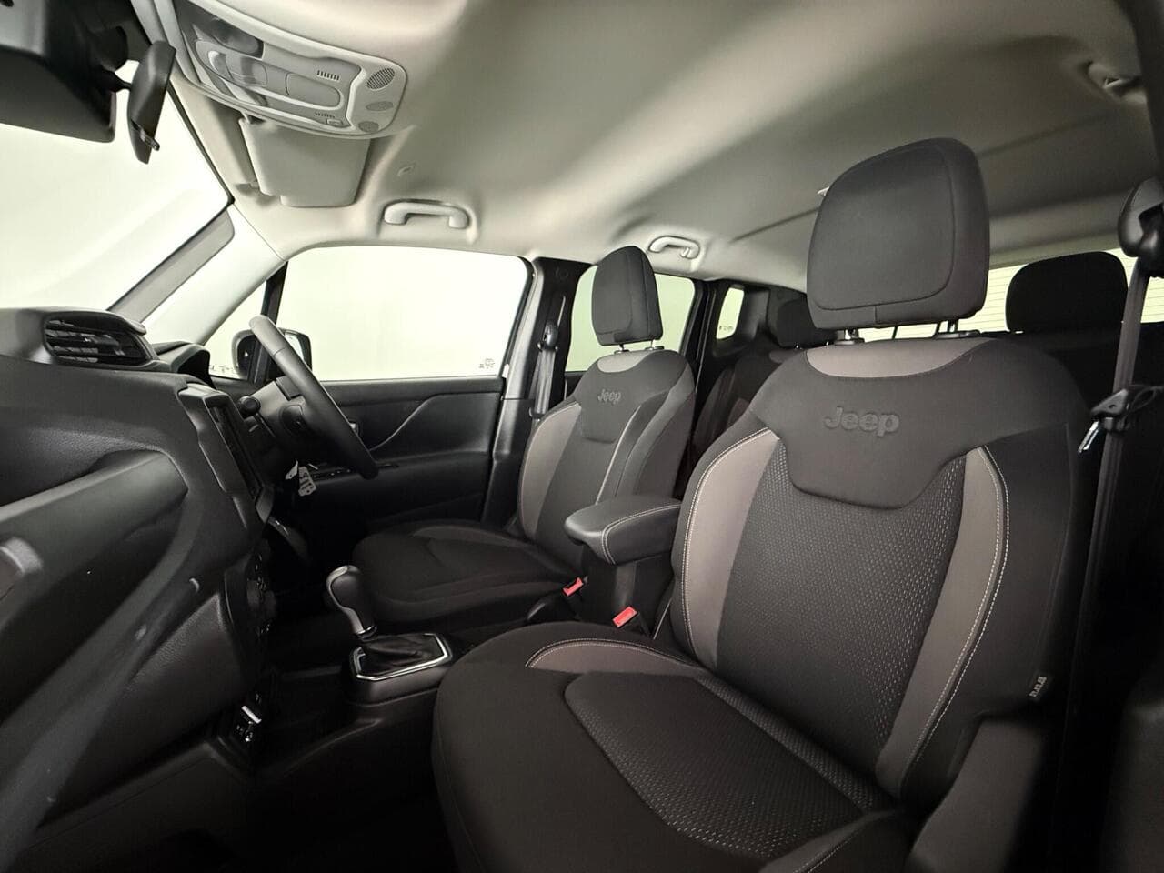 Jeep Renegade thumbnail Seat Front Passenger