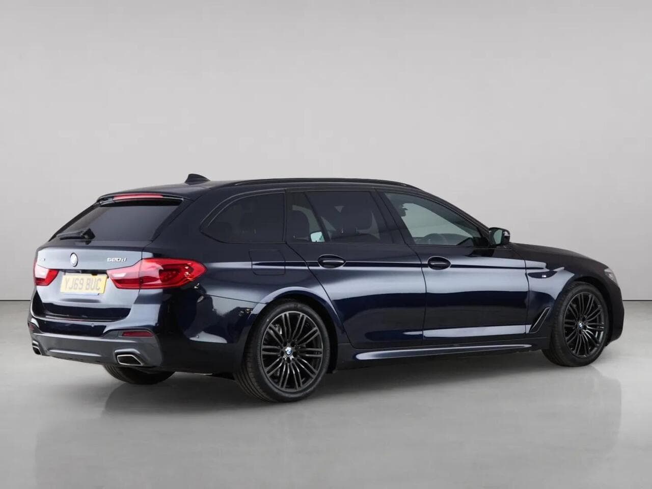 BMW 5 Series thumbnail Rear Right