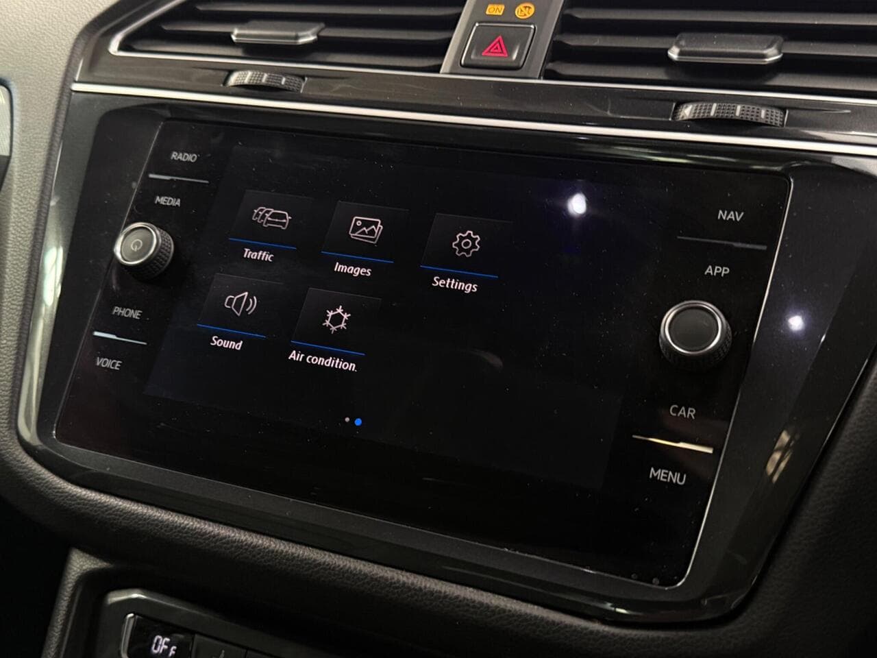 Volkswagen Tiguan thumbnail Infotainment System