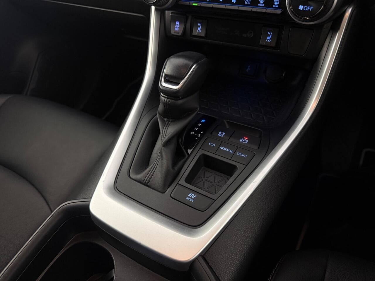 Toyota RAV4 thumbnail Interior Front
