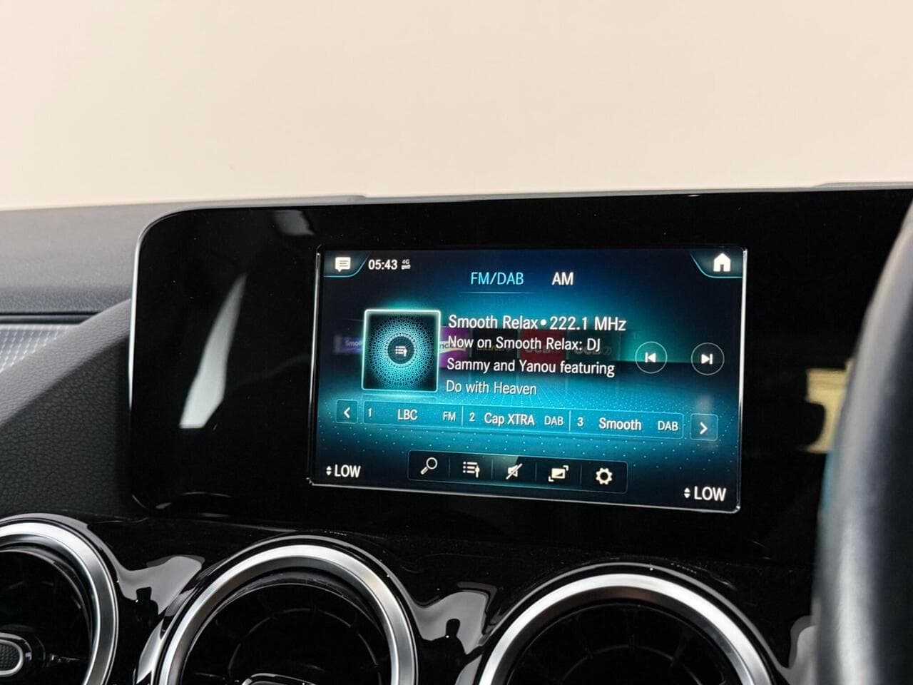 Mercedes-Benz B Class thumbnail Infotainment System