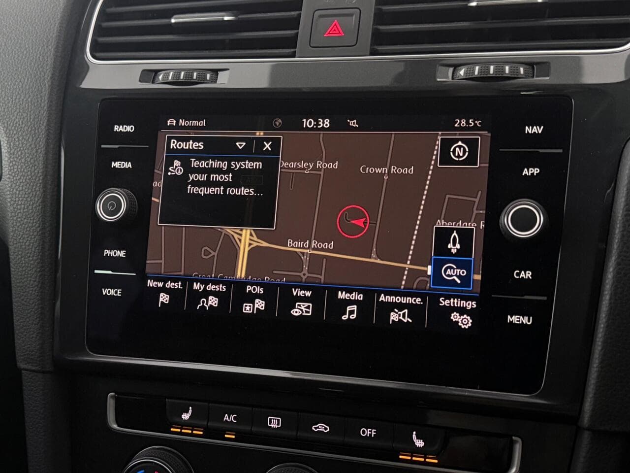 Volkswagen Golf thumbnail Infotainment System