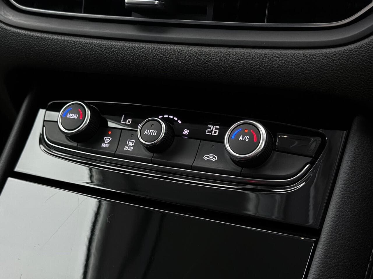 Vauxhall Grandland thumbnail Misc Controls