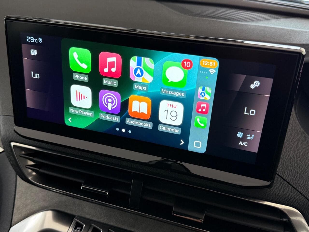 Peugeot 3008 thumbnail Infotainment System
