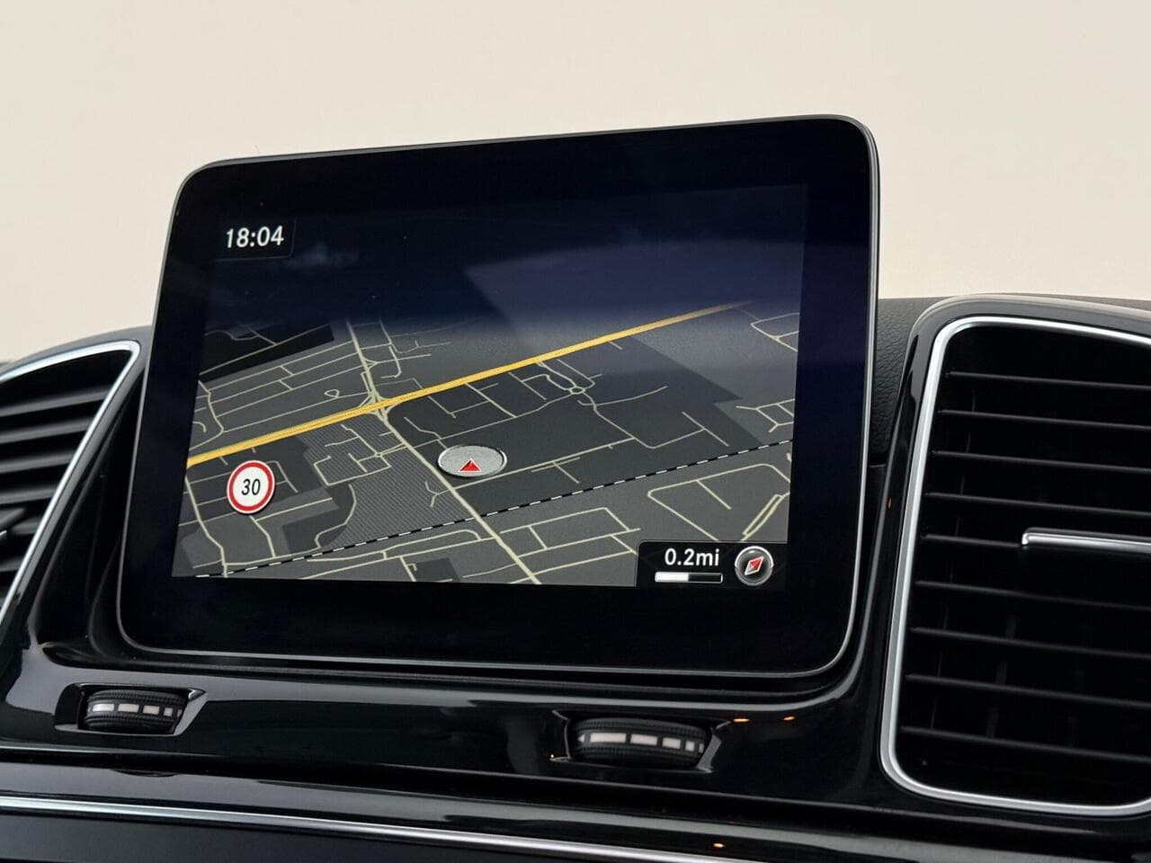 Mercedes-Benz GLE thumbnail Infotainment System