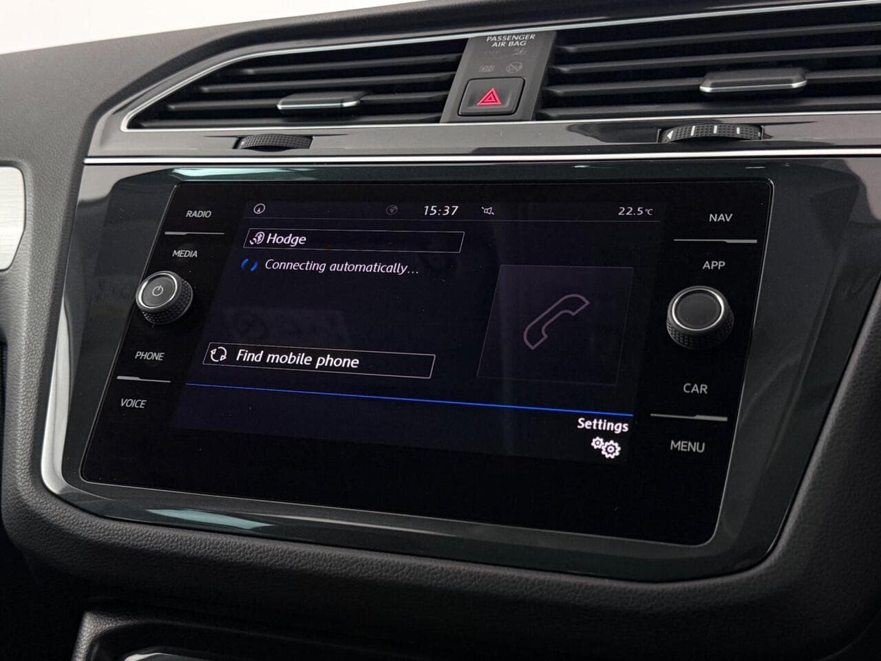 Volkswagen Tiguan thumbnail Infotainment System