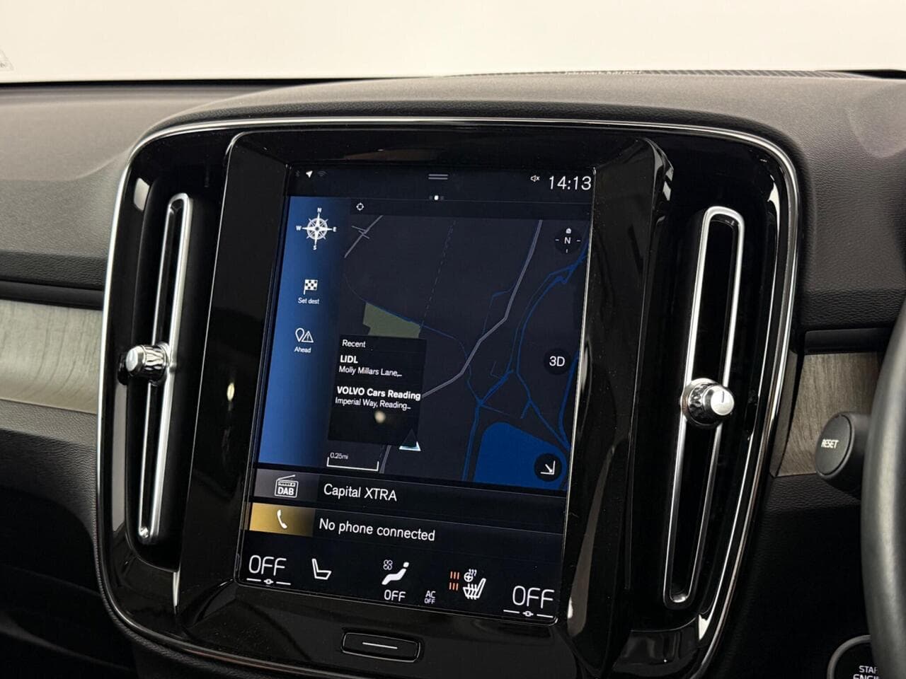 Volvo XC40 thumbnail Infotainment System