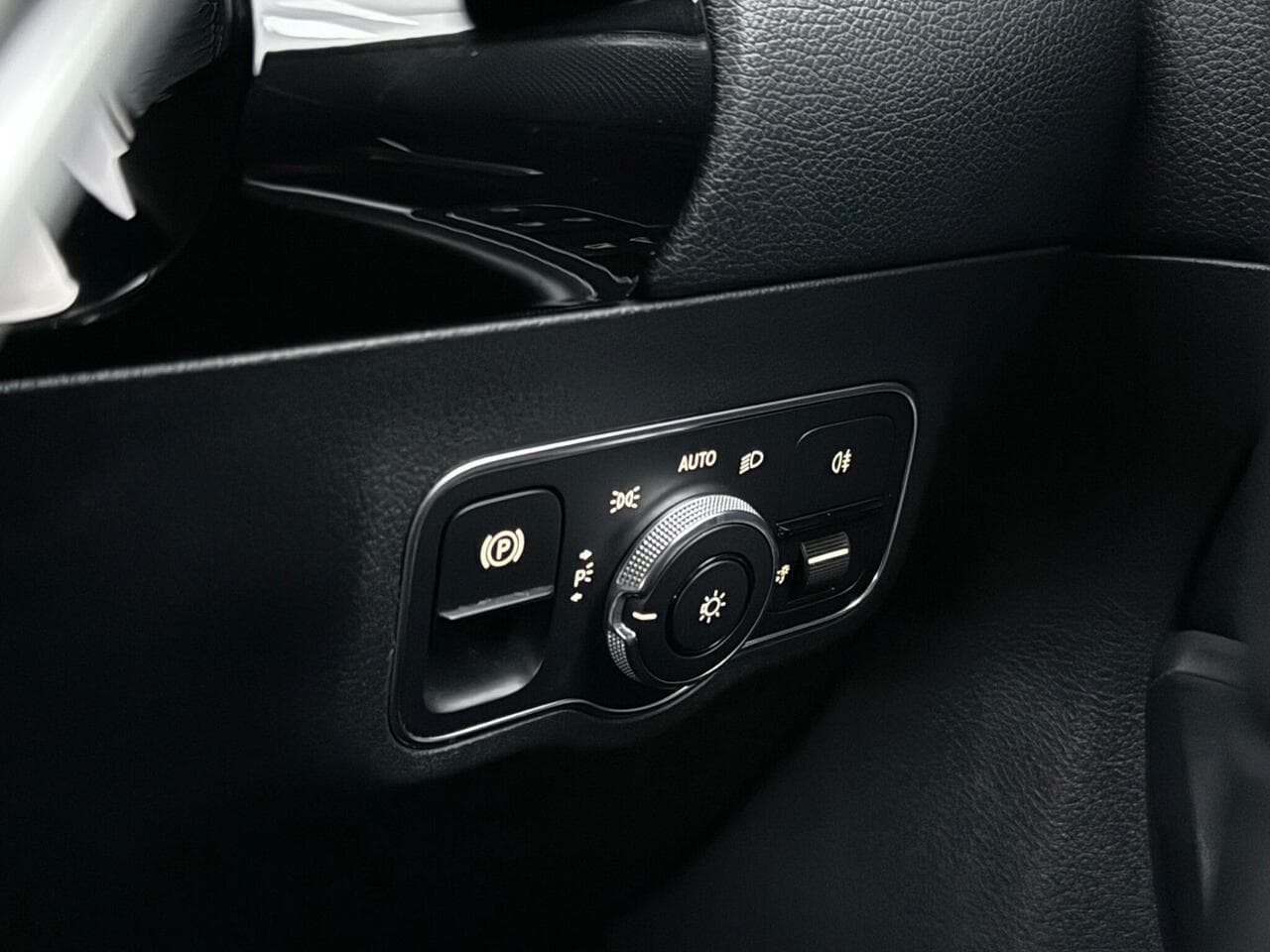 Mercedes-Benz B Class thumbnail Misc Controls