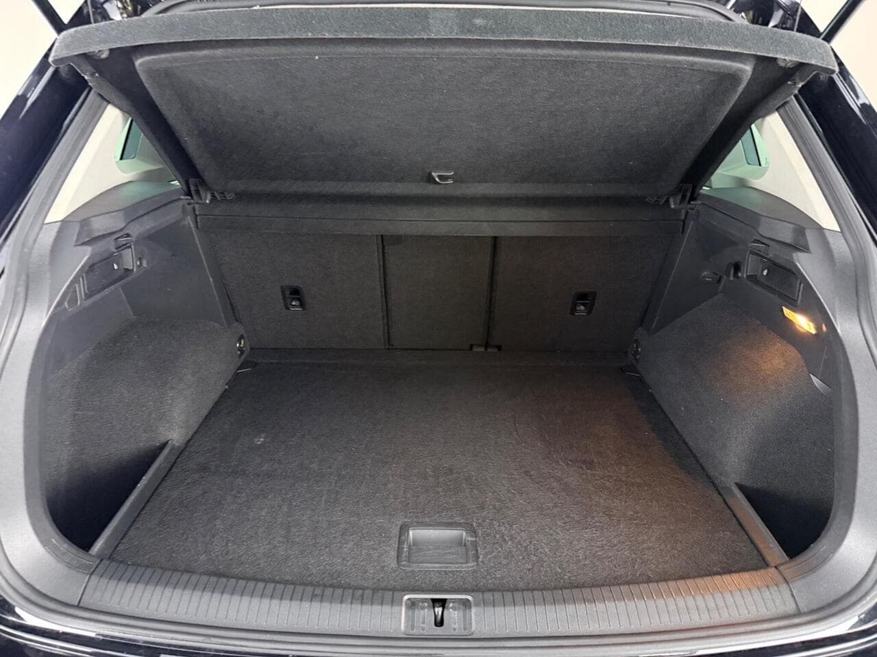 Volkswagen Tiguan thumbnail Boot