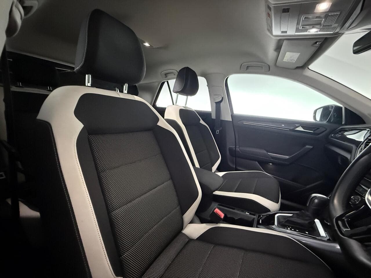 Volkswagen T-Roc thumbnail Seat Driver