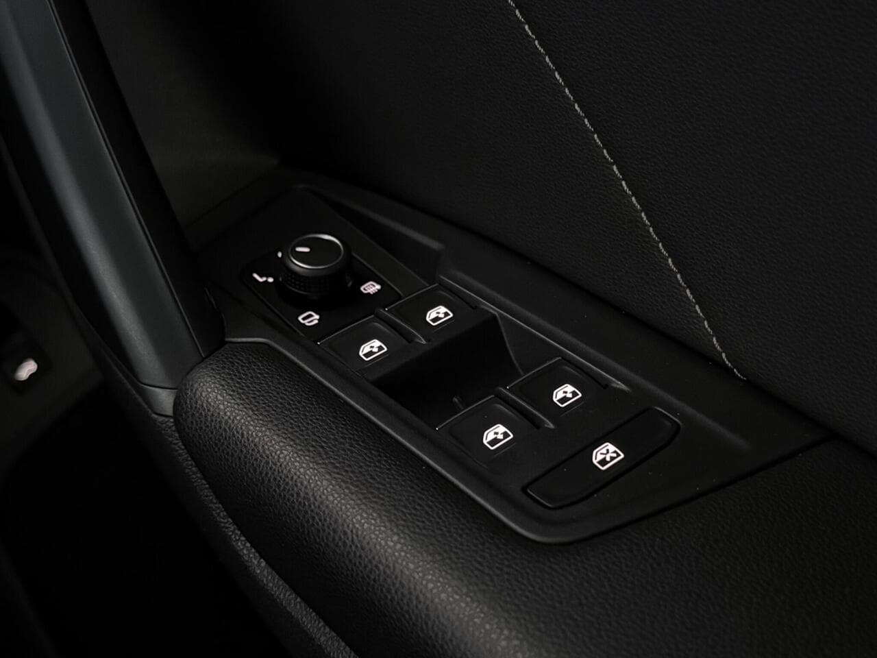 Volkswagen Tiguan thumbnail Misc Controls