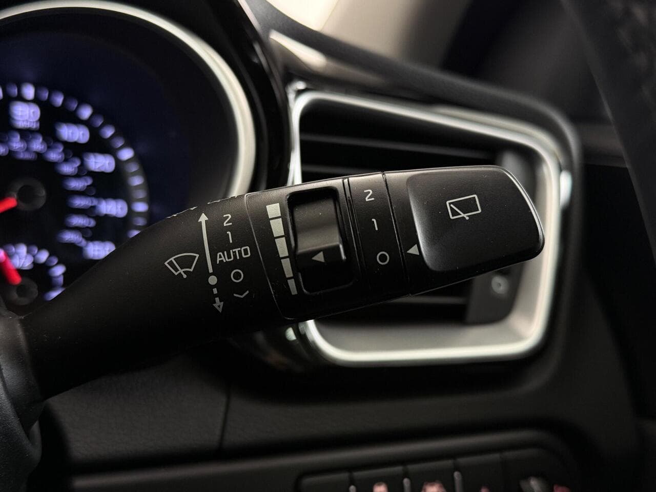 Kia XCeed thumbnail Misc Controls