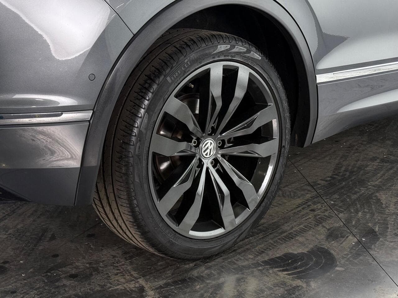 Volkswagen Tiguan thumbnail Wheel