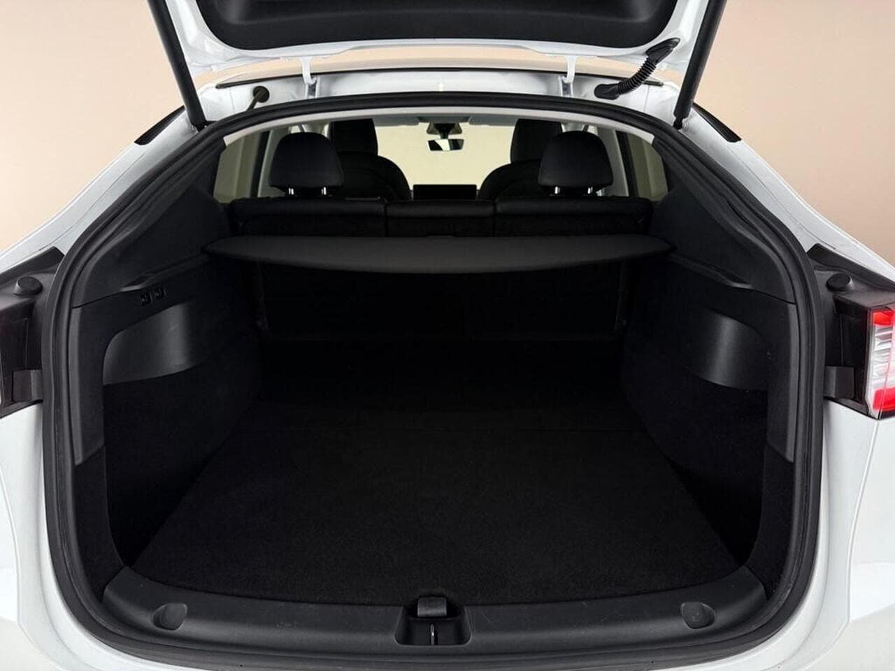 Tesla Model Y thumbnail Boot