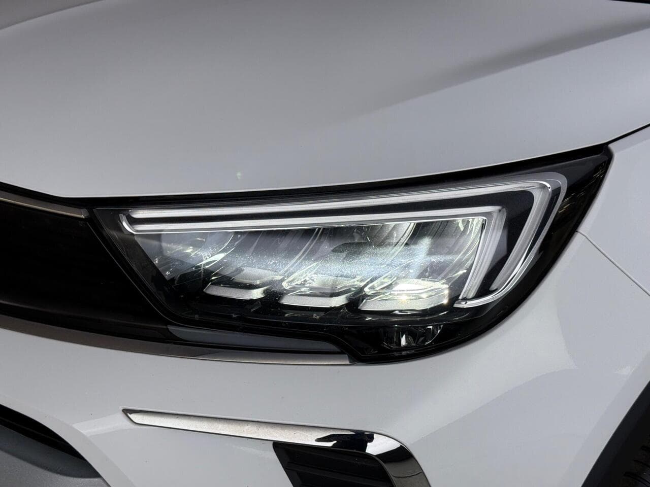 Vauxhall Crossland thumbnail Lights Front