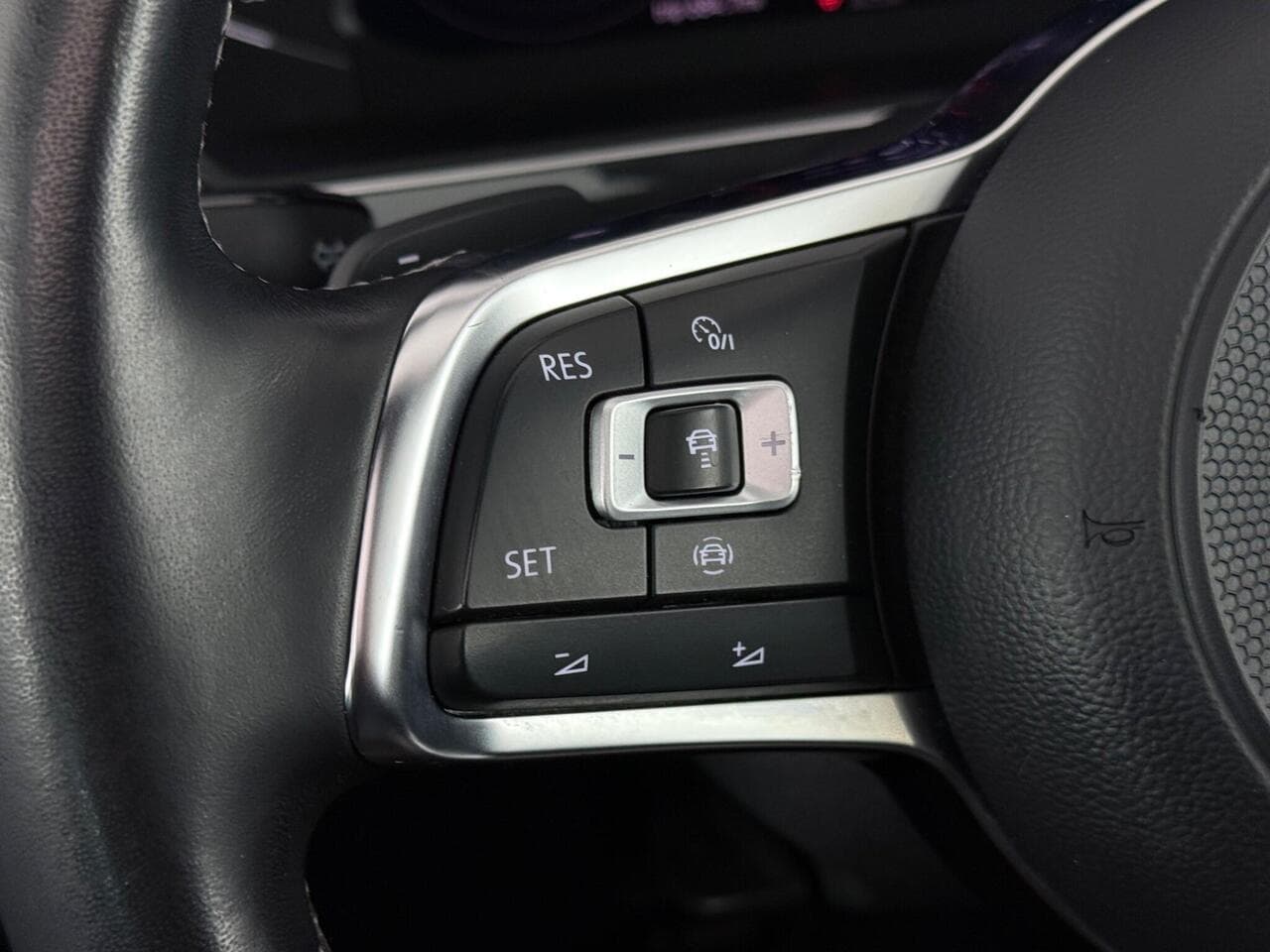Volkswagen Tiguan thumbnail Misc Controls