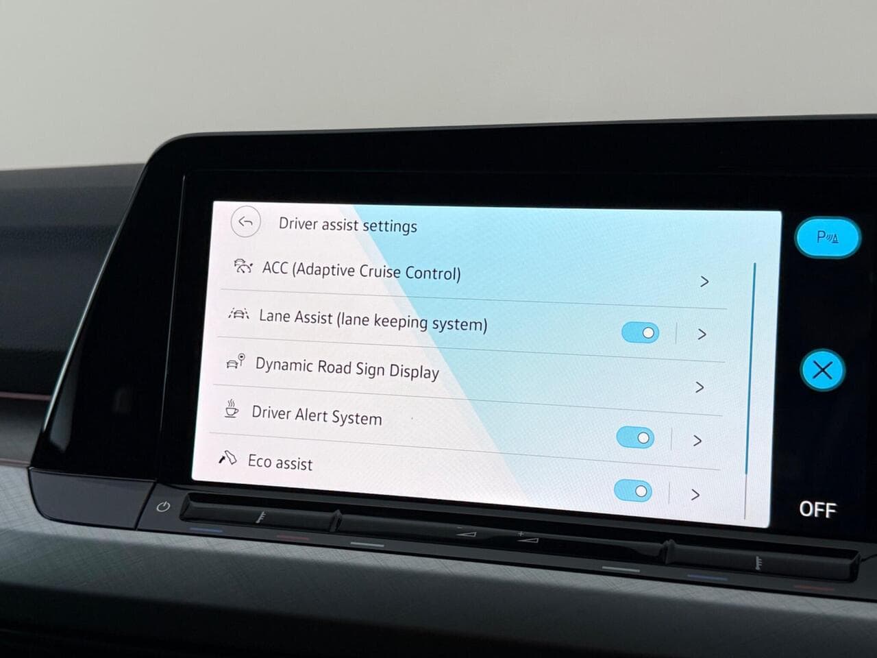 Volkswagen Golf thumbnail Infotainment System