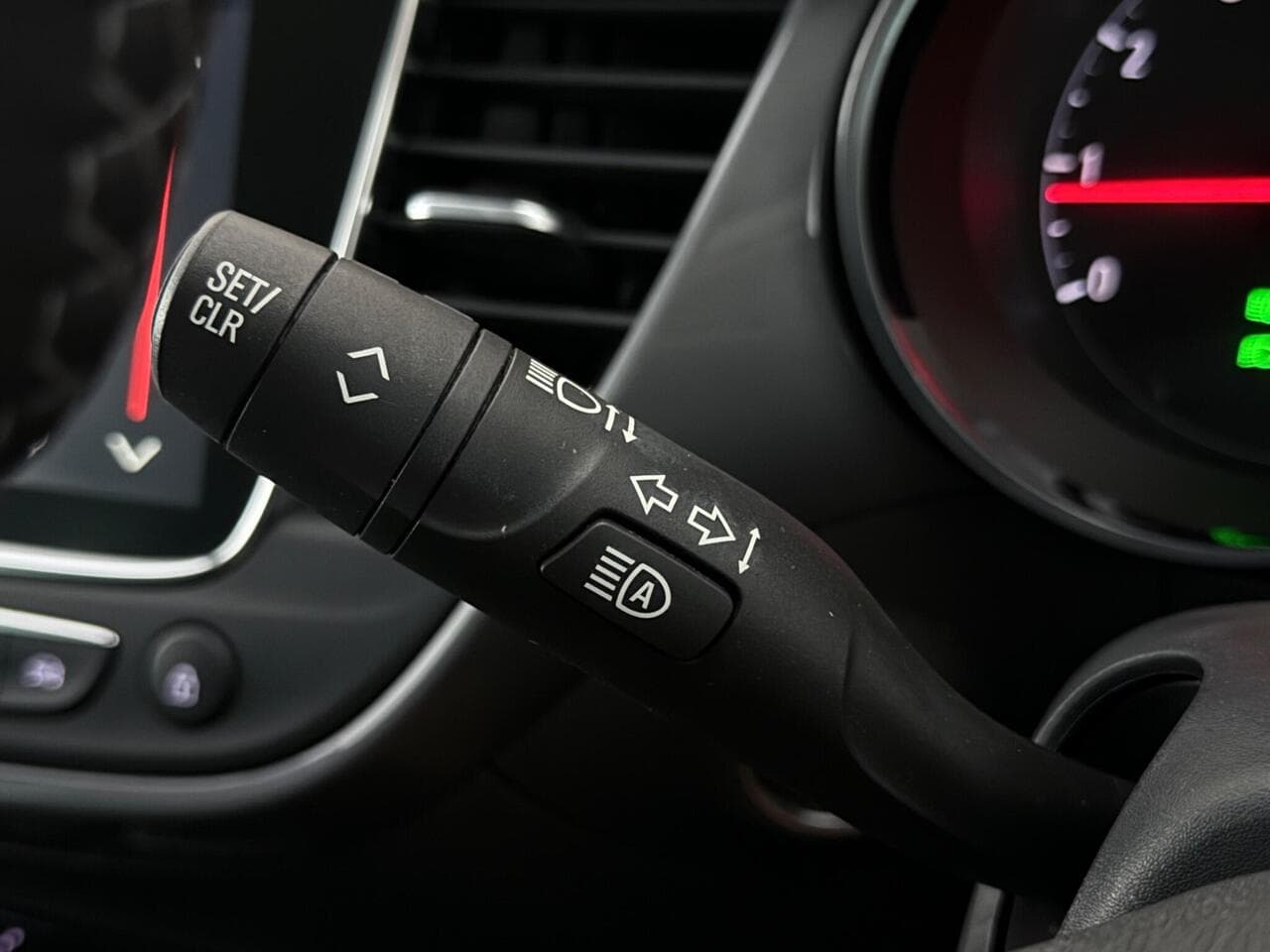 Vauxhall Crossland thumbnail Misc Controls