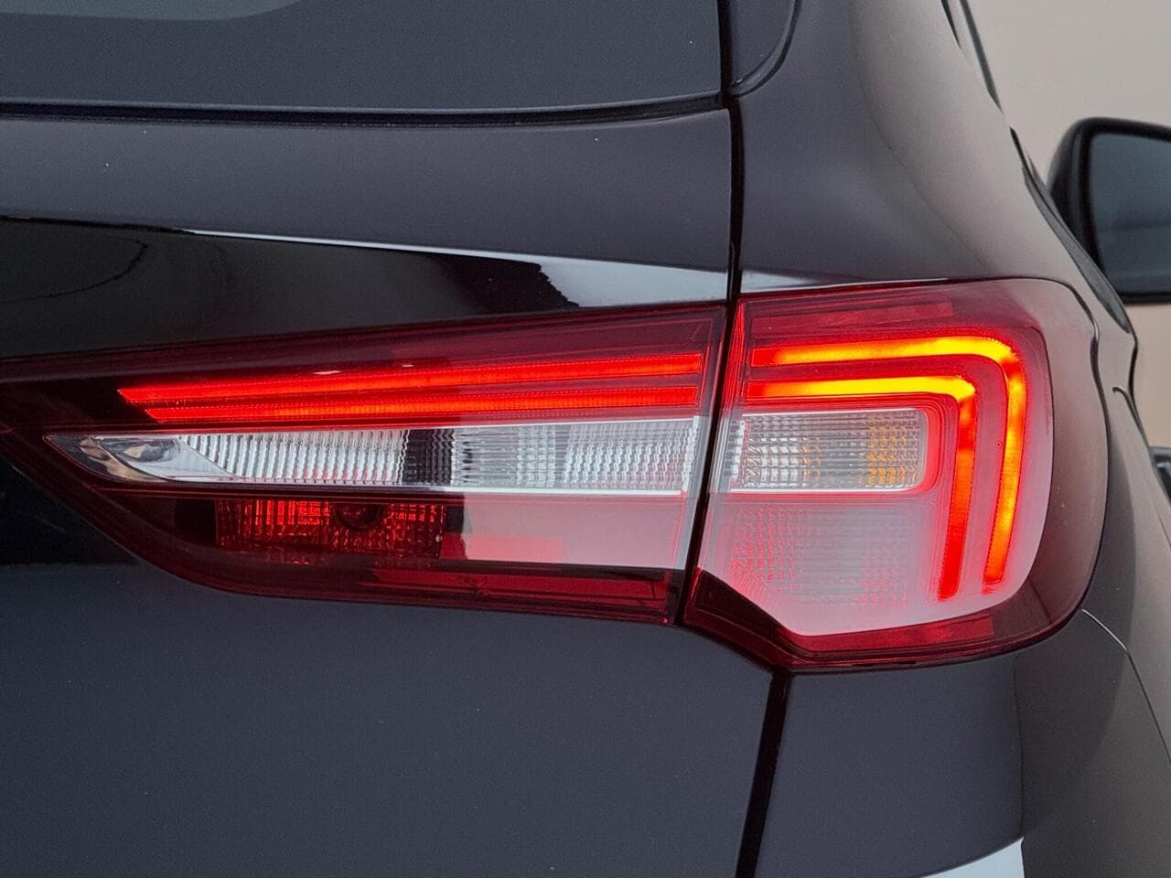 Vauxhall Grandland X thumbnail Lights Rear