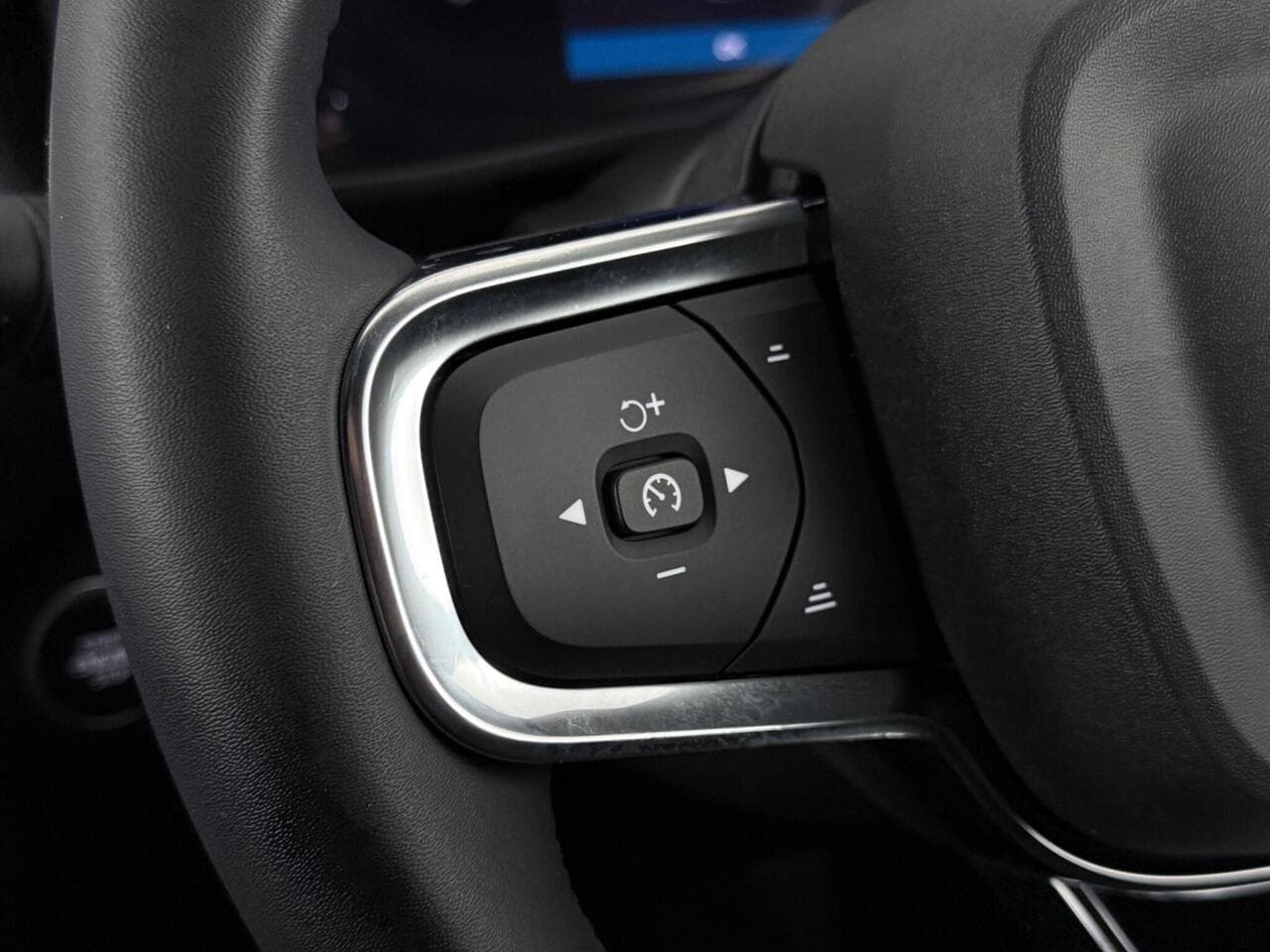 Volvo XC40 thumbnail Misc Controls