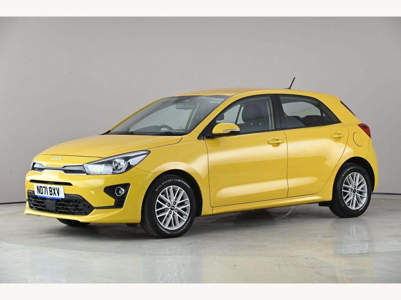 Kia Rio thumbnail Front Left