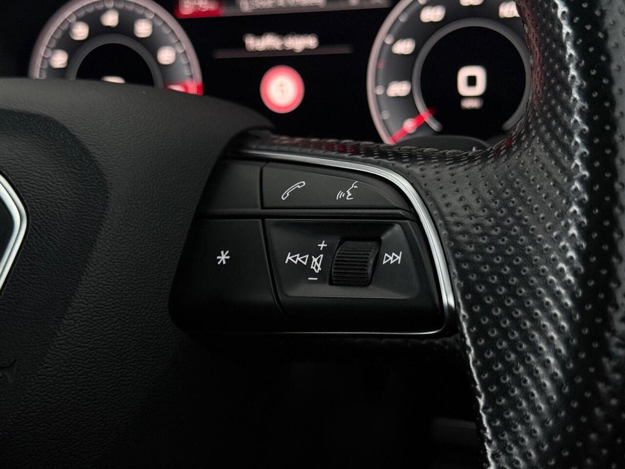 Audi Q3 thumbnail Misc Controls