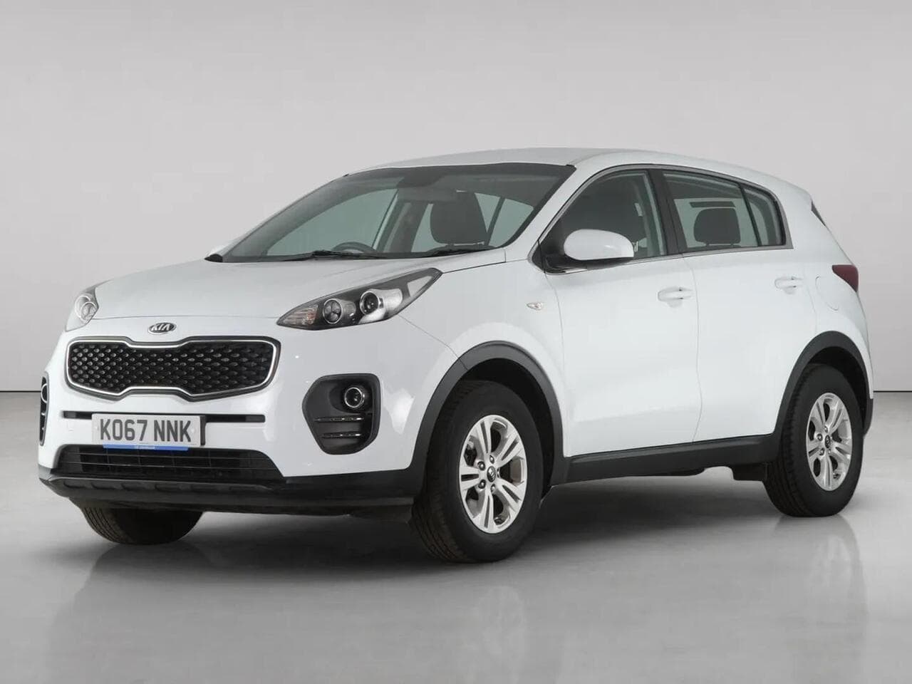 Kia Sportage thumbnail Front Left