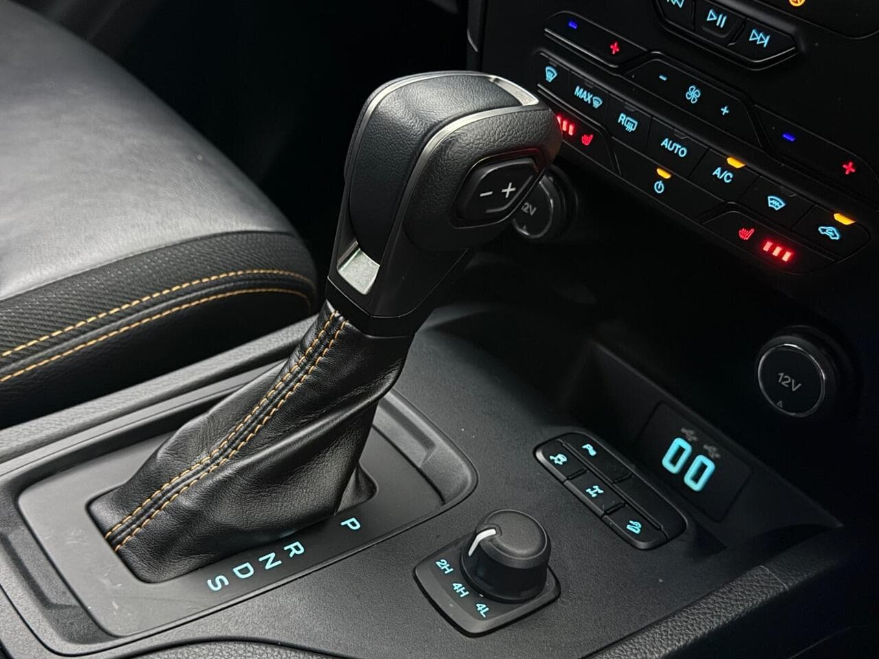 Ford Ranger thumbnail Interior Front
