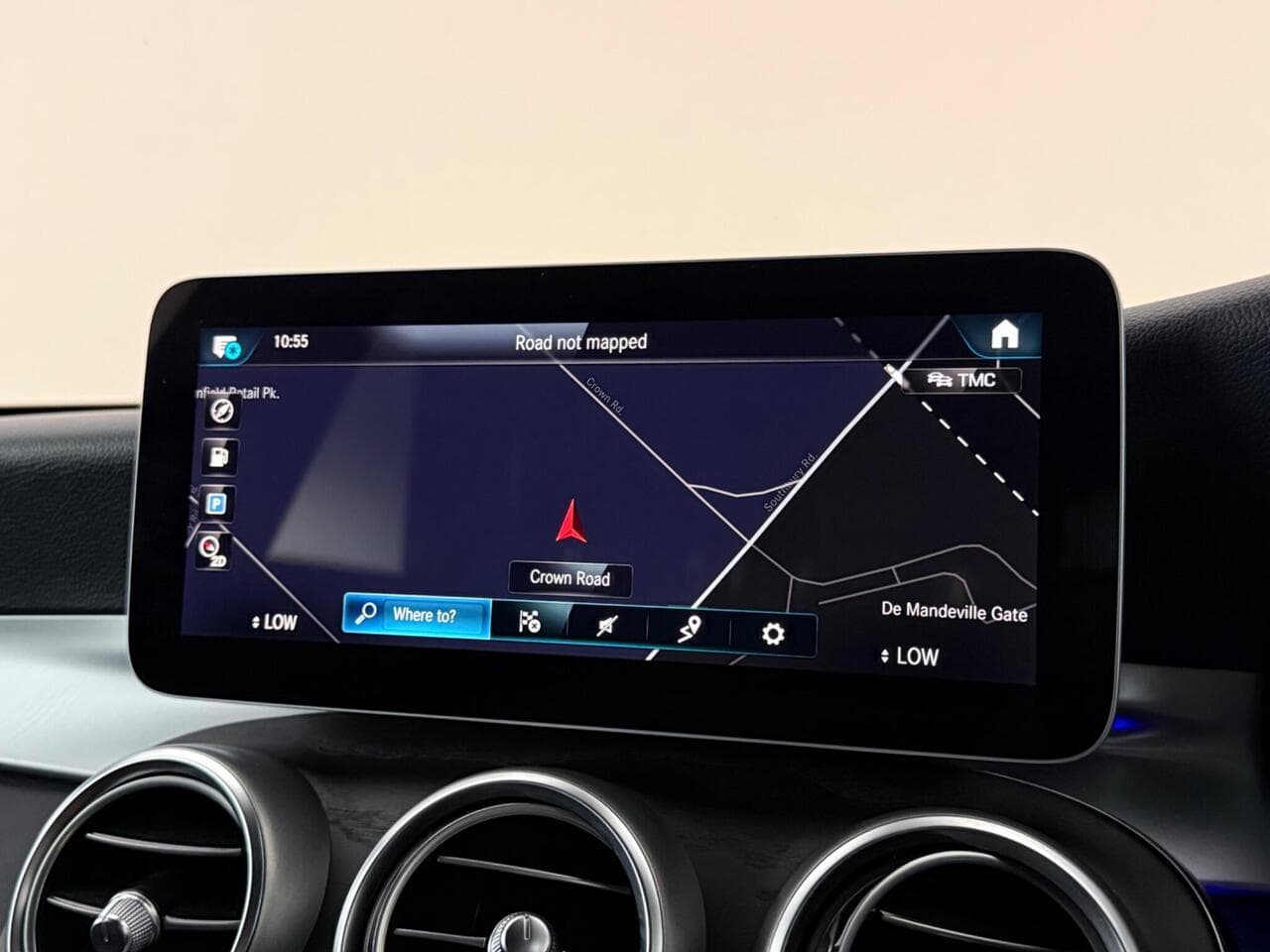 Mercedes-Benz GLC thumbnail Infotainment System